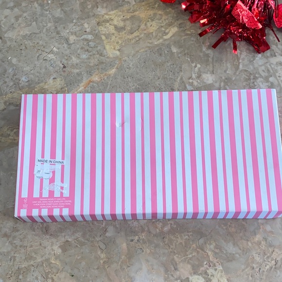 6ft Pink and Silver Garland - Picture 5 of 5